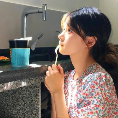 吞噬太阳的女子